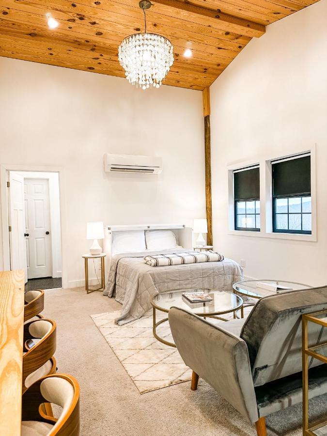 מאונט איירי A Suite With A View + Wine מראה חיצוני תמונה